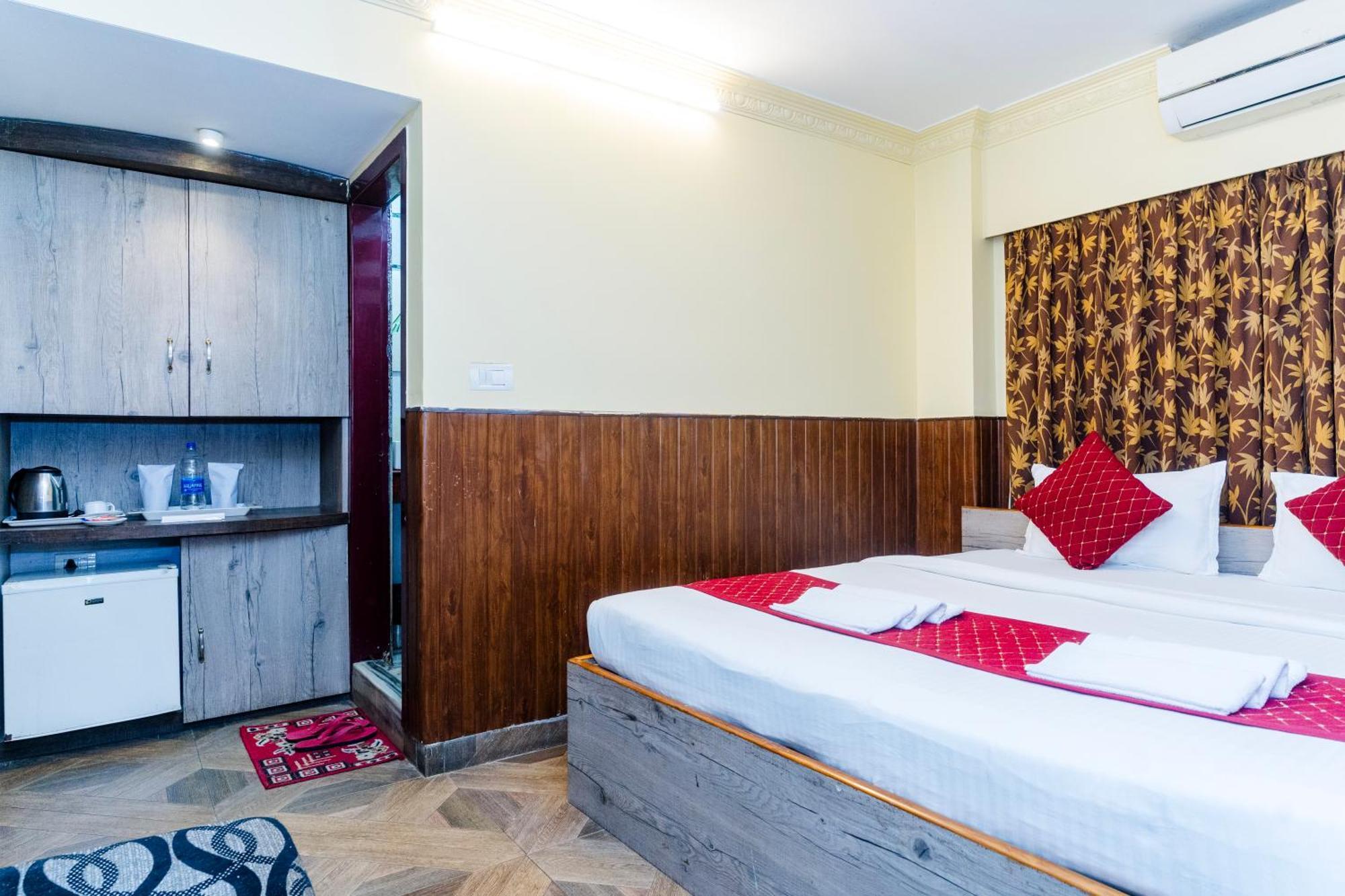 Apples Balaji Inn سيليجوري المظهر الخارجي الصورة