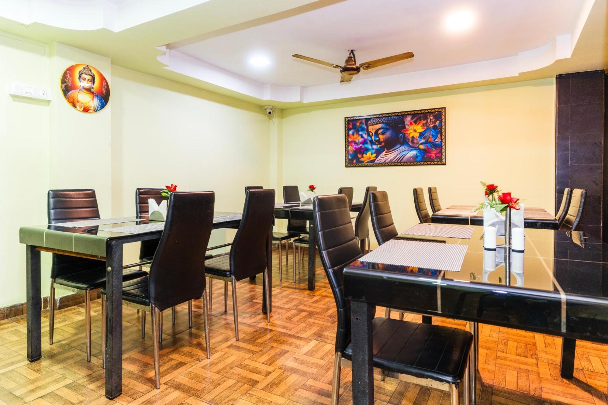 Apples Balaji Inn سيليجوري المظهر الخارجي الصورة