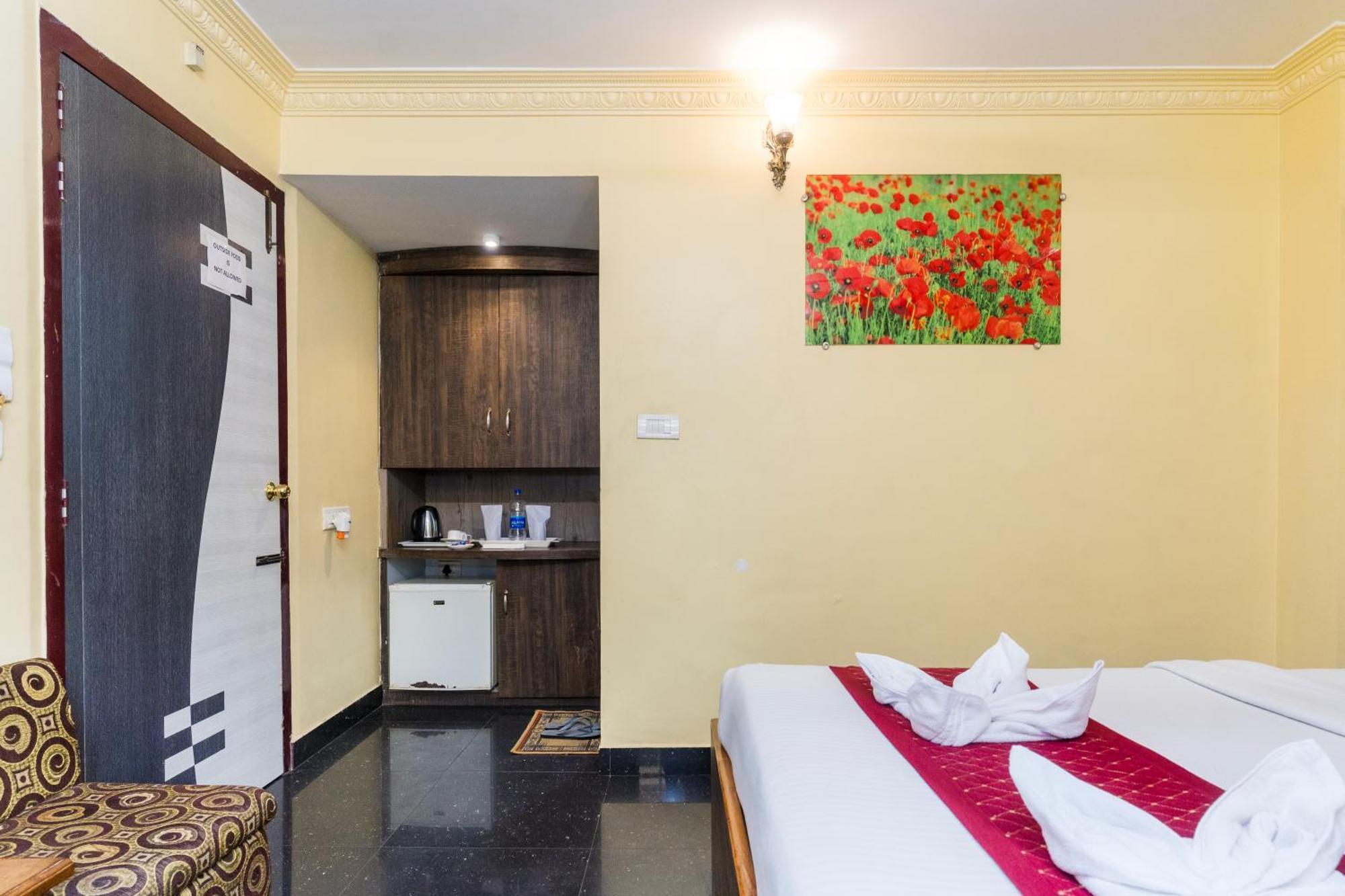 Apples Balaji Inn سيليجوري المظهر الخارجي الصورة