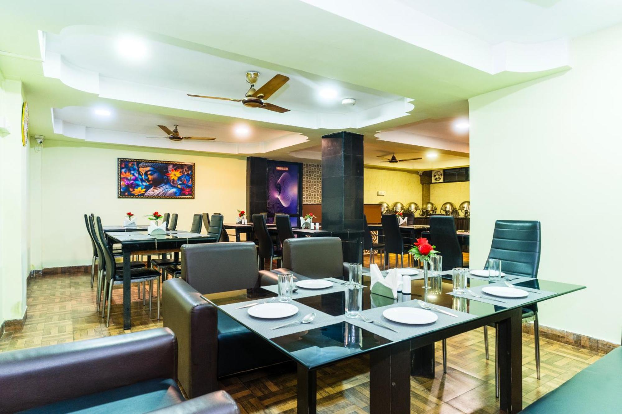 Apples Balaji Inn سيليجوري المظهر الخارجي الصورة